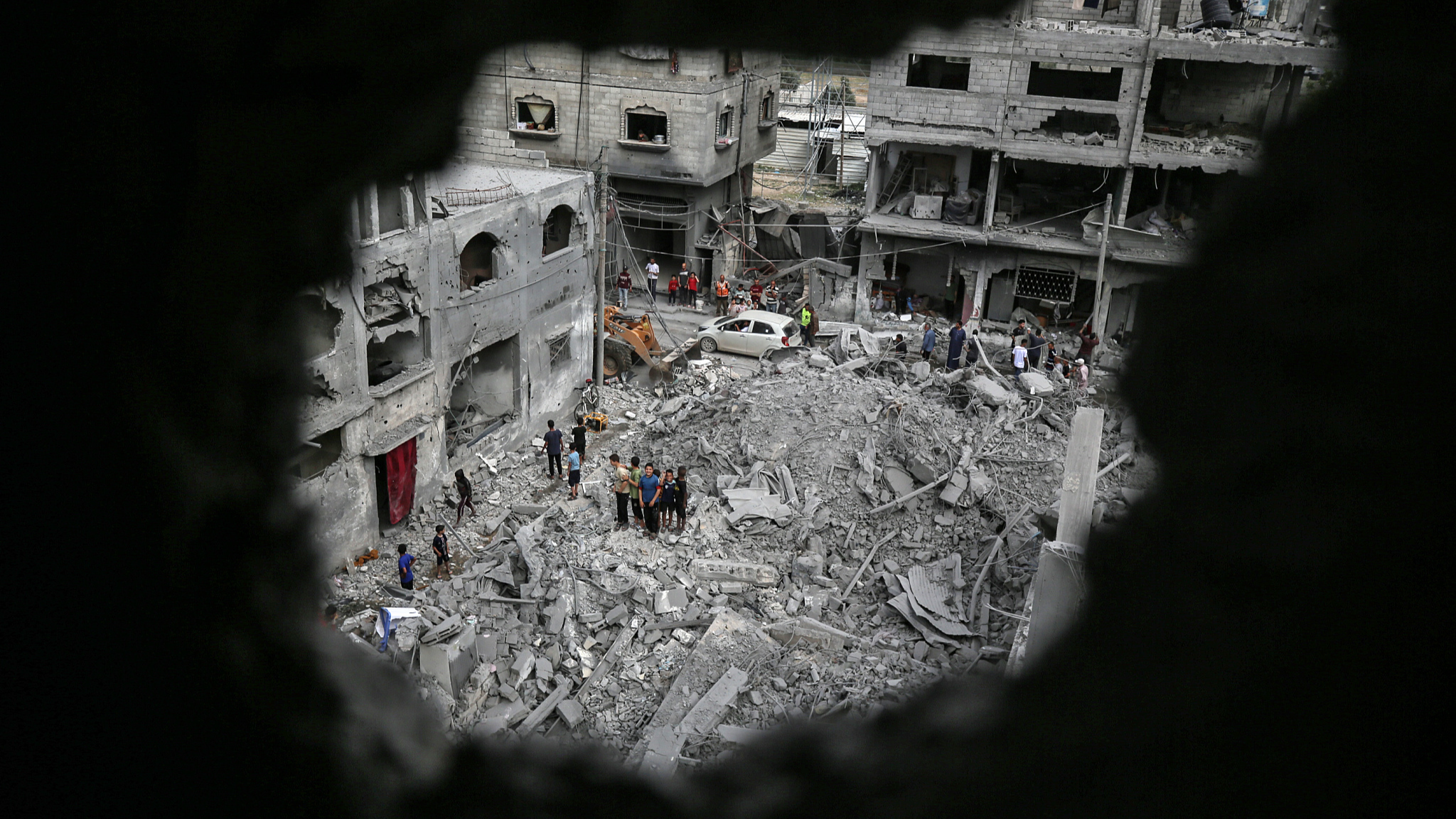 Palestinians check the damage in a house that was destroyed by an overnight Israeli bombardment in Nuseirat camp in the central Gaza Strip, April 27, 2024. /CFP