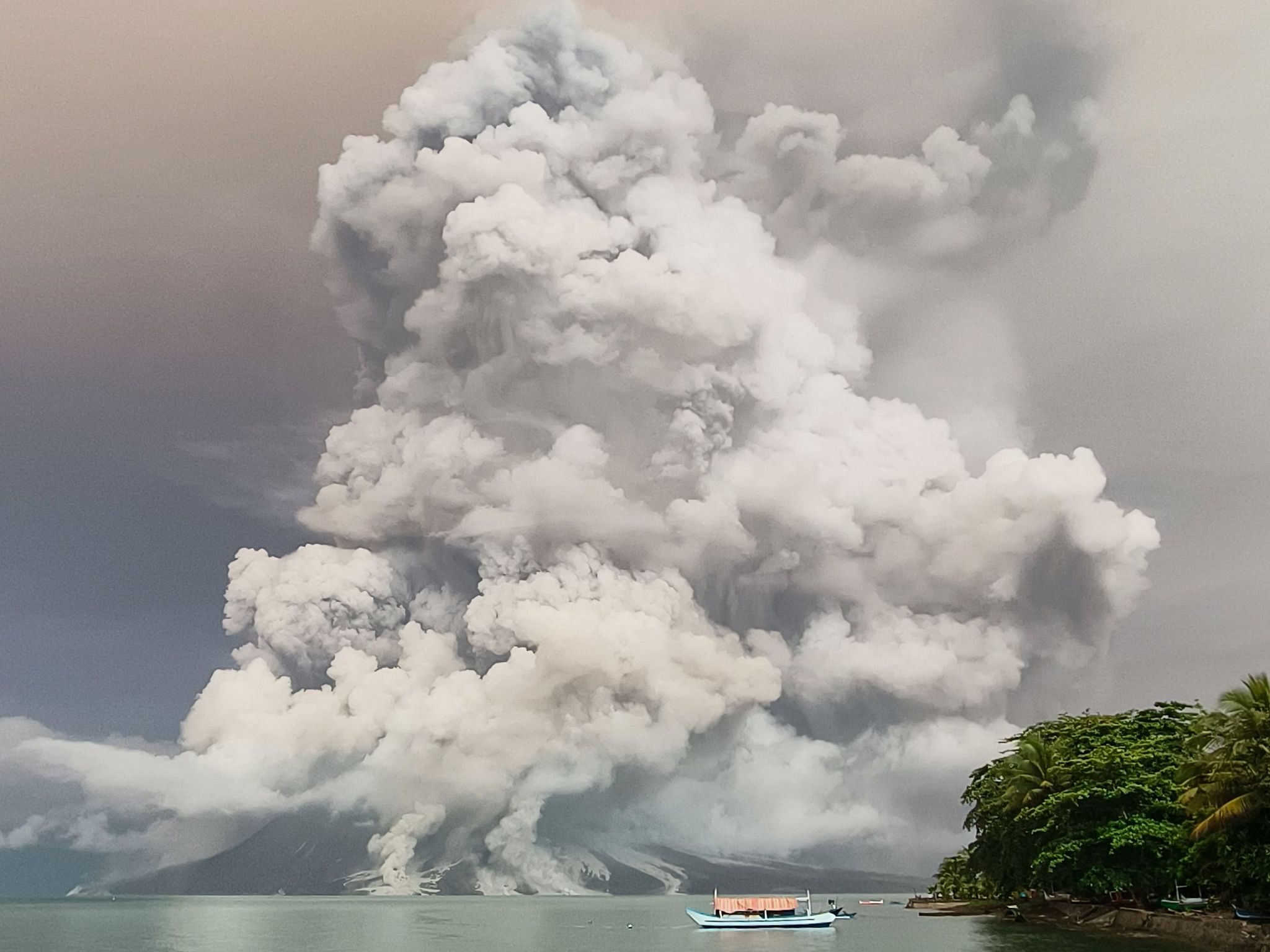 An eruption from Indonesia's Ruang volcano is seen from Tagulandang island in Sitaro, North Sulawesi, April 30, 2024. /CFP