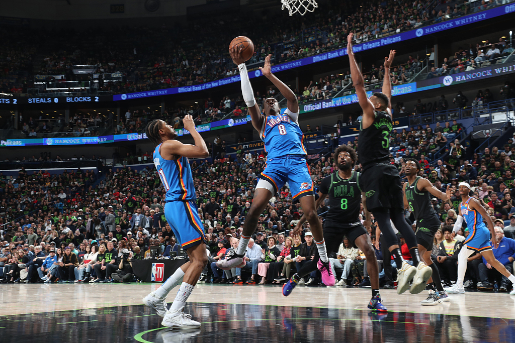 Jalen Williams (#8) of the Oklahoma City Thunder drives toward the rim in Game 4 of the NBA Western Conference first-round playoffs against the New Orleans Pelicans at Smoothie King Center in New Orleans, Louisiana, April 29, 2024. /CFP