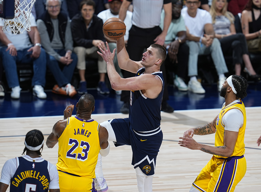 Nikola Jokic (C) of the Denver Nuggets drives toward the rim in Game 5 of the NBA Western Conference first-round playoffs against the Los Angeles Lakers at Ball Arena in Denver, Colorado, April 29, 2024. /CFP