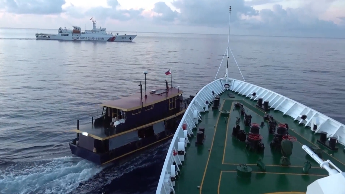 A Philippine vessel approaches a China Coast Guard vessel in a dangerous manner and leads to a bump in waters off China's Ren'ai Jiao in the Nansha Qundao in the South China Sea, October 22, 2023. /Screenshot from a video released by China Coast Guard