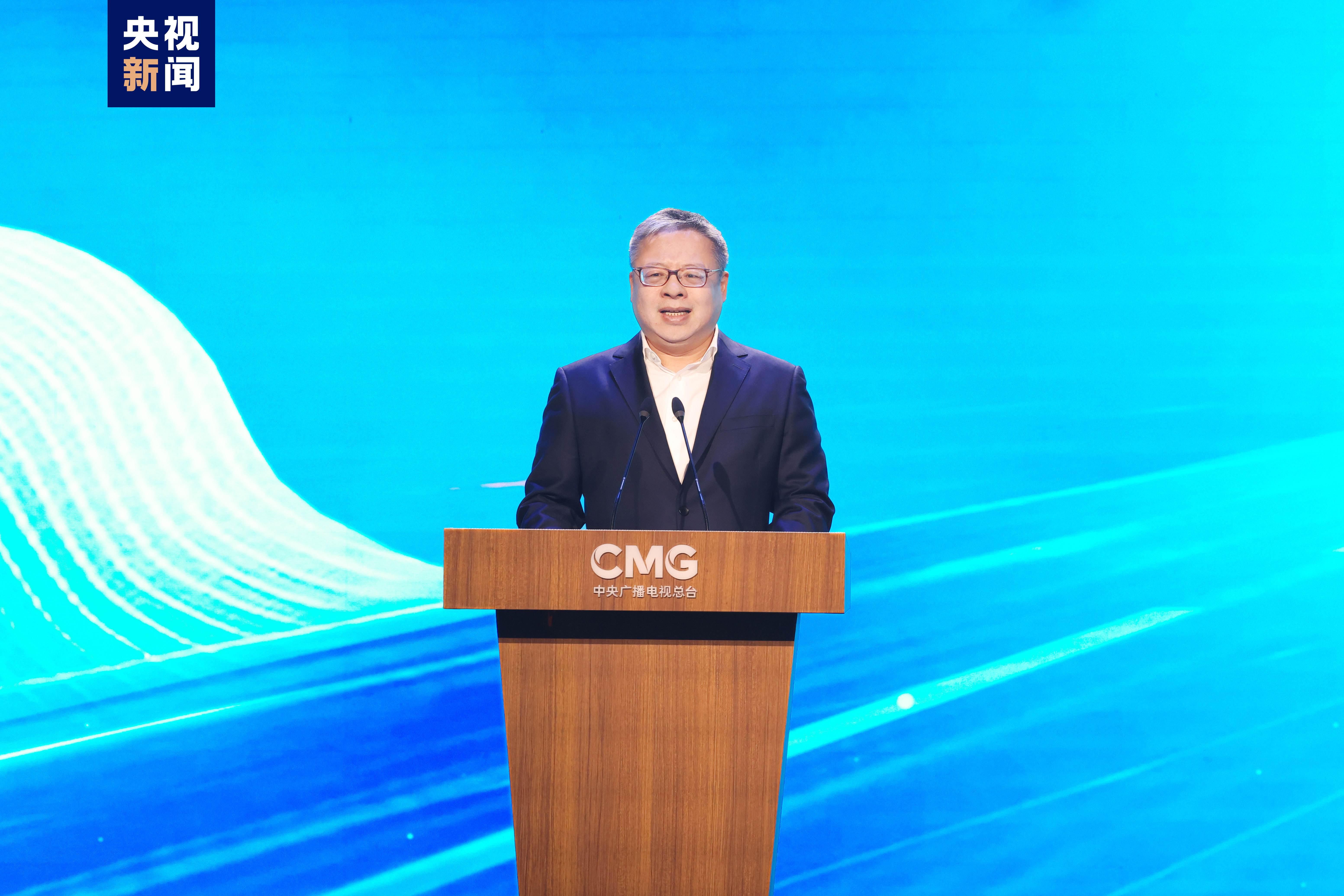 Peng Jianming, a member of the CMG editorial board and general manager of the general manager's office, delivers a speech during a grand ceremony unveiling CMG's micro-dramas cooperation plan named 