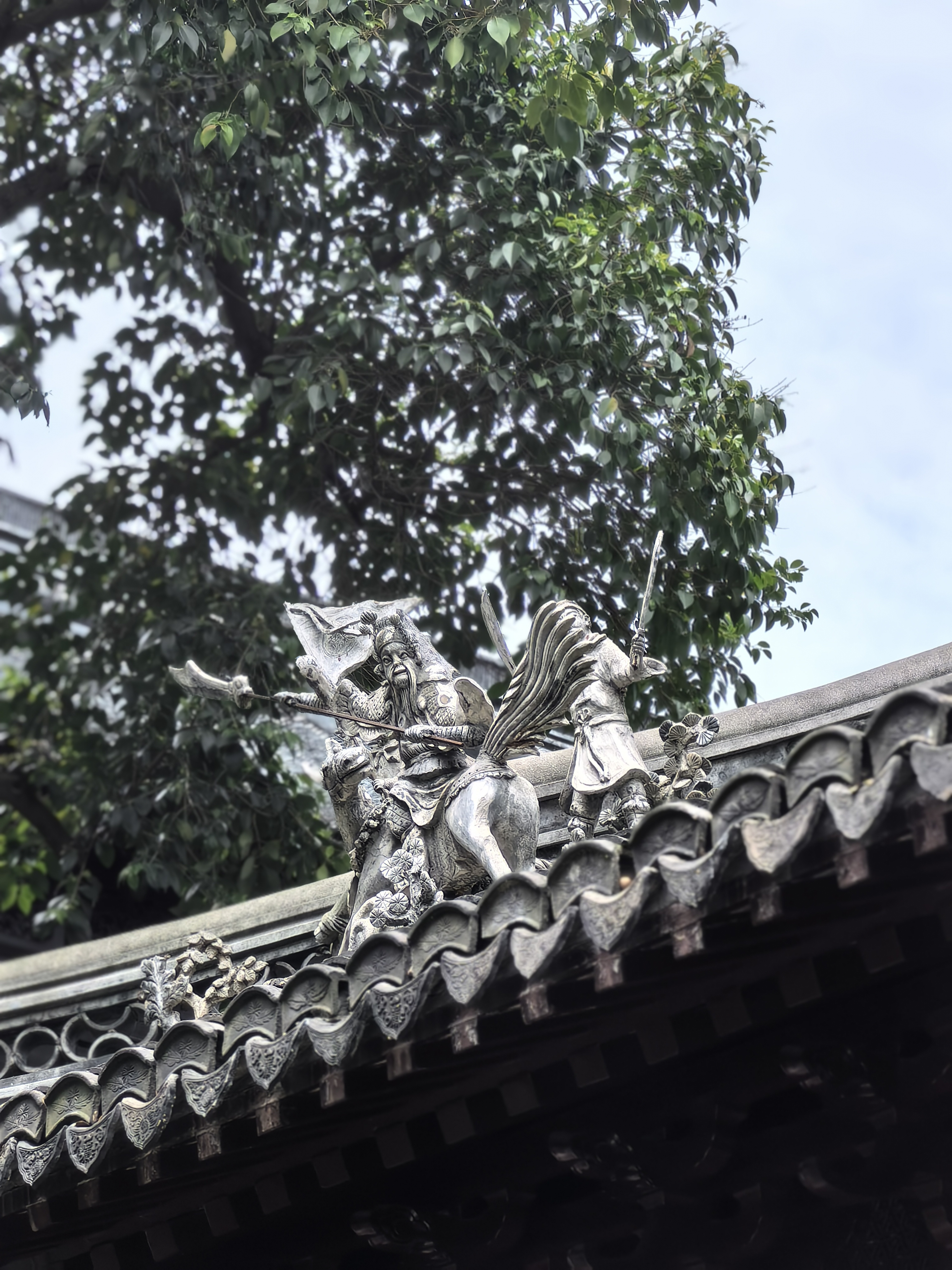 A rooftop sculpture at Yu Garden in Shanghai is captured in this photo taken on April 26, 2024. /CGTN