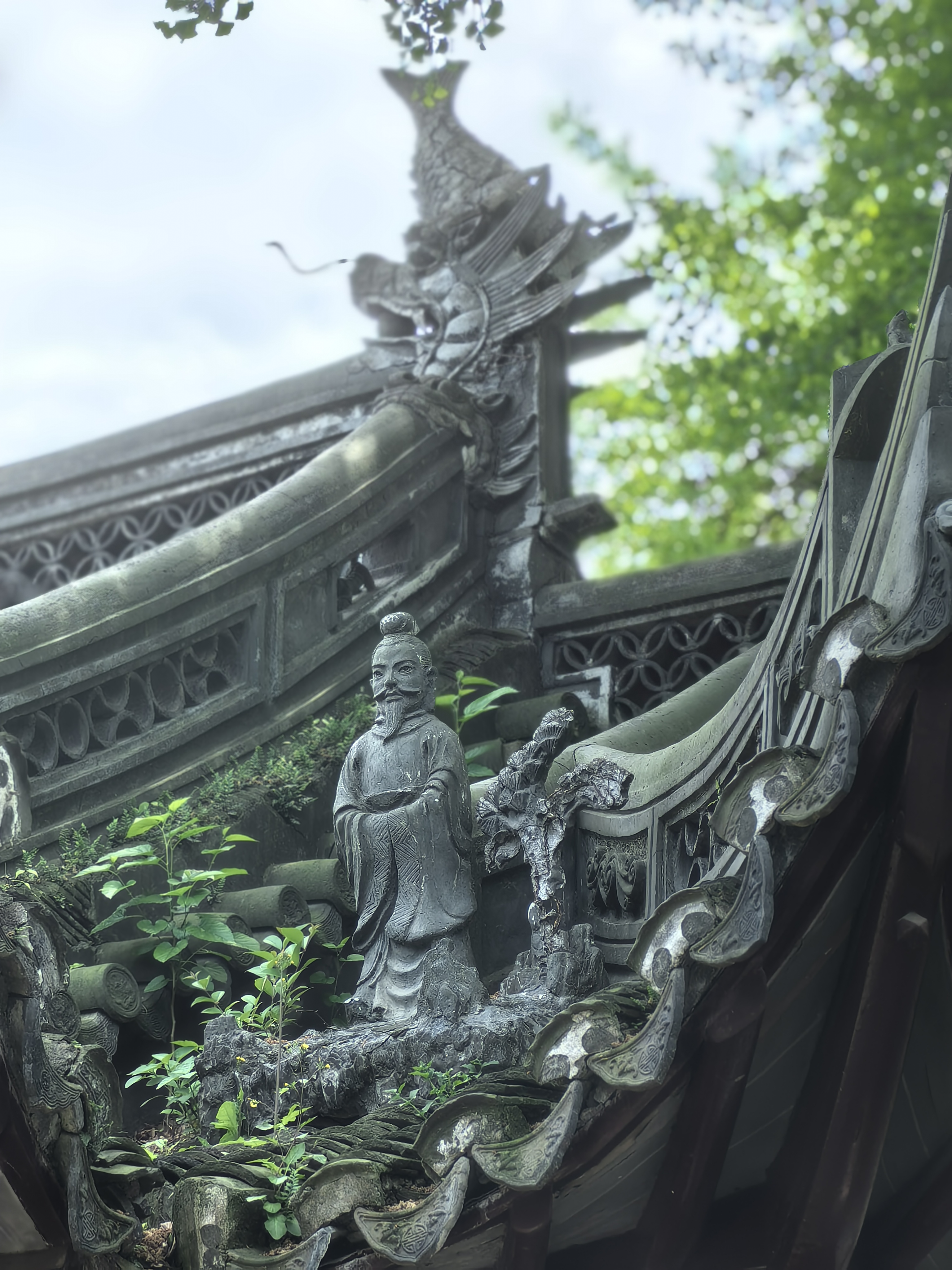 A rooftop sculpture at Yu Garden in Shanghai is captured in this photo taken on April 26, 2024. /CGTN