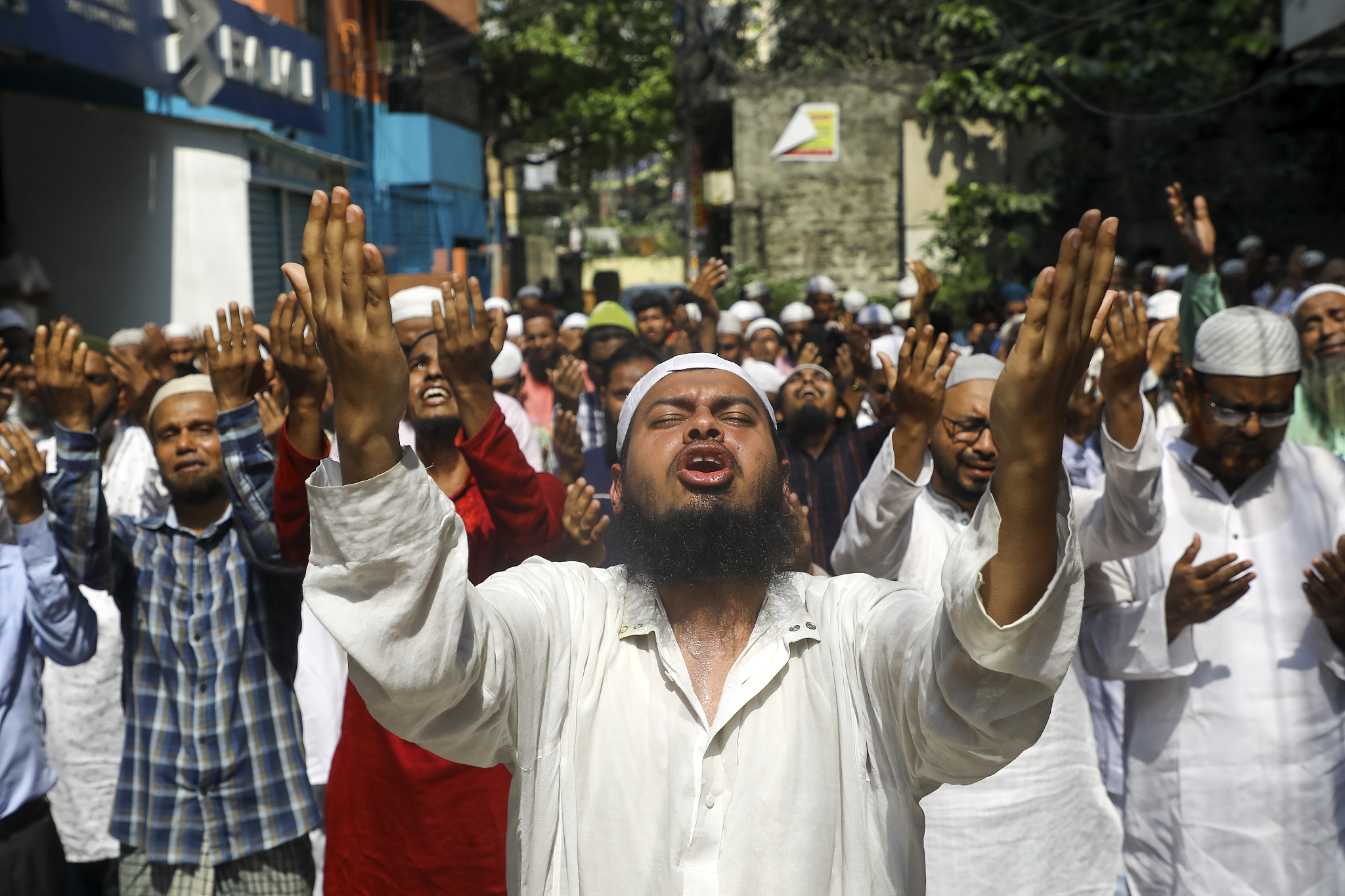 Muslims perform a special prayer for rain on the streets amid a countrywide heatwave in Dhaka, Bangladesh, April 30, 2024. /CFP