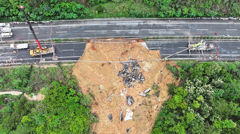 Live: Press conference on road collapse in south China's Guangdong
