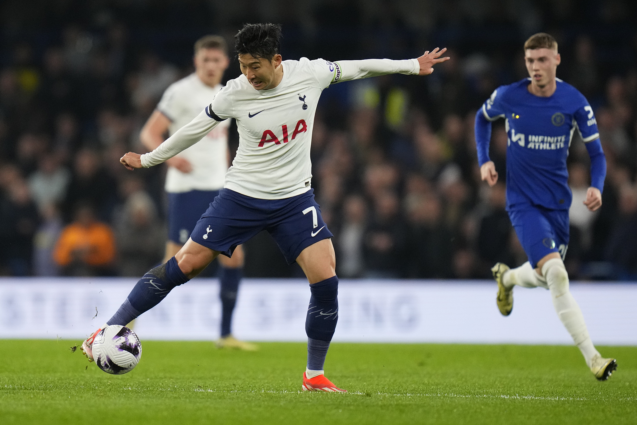 Tottenham captain Son Heung-min (#7) in action during his team's clash with Chelsea at Stamford Bridge stadium in London, England, May 2, 2024. /CFP