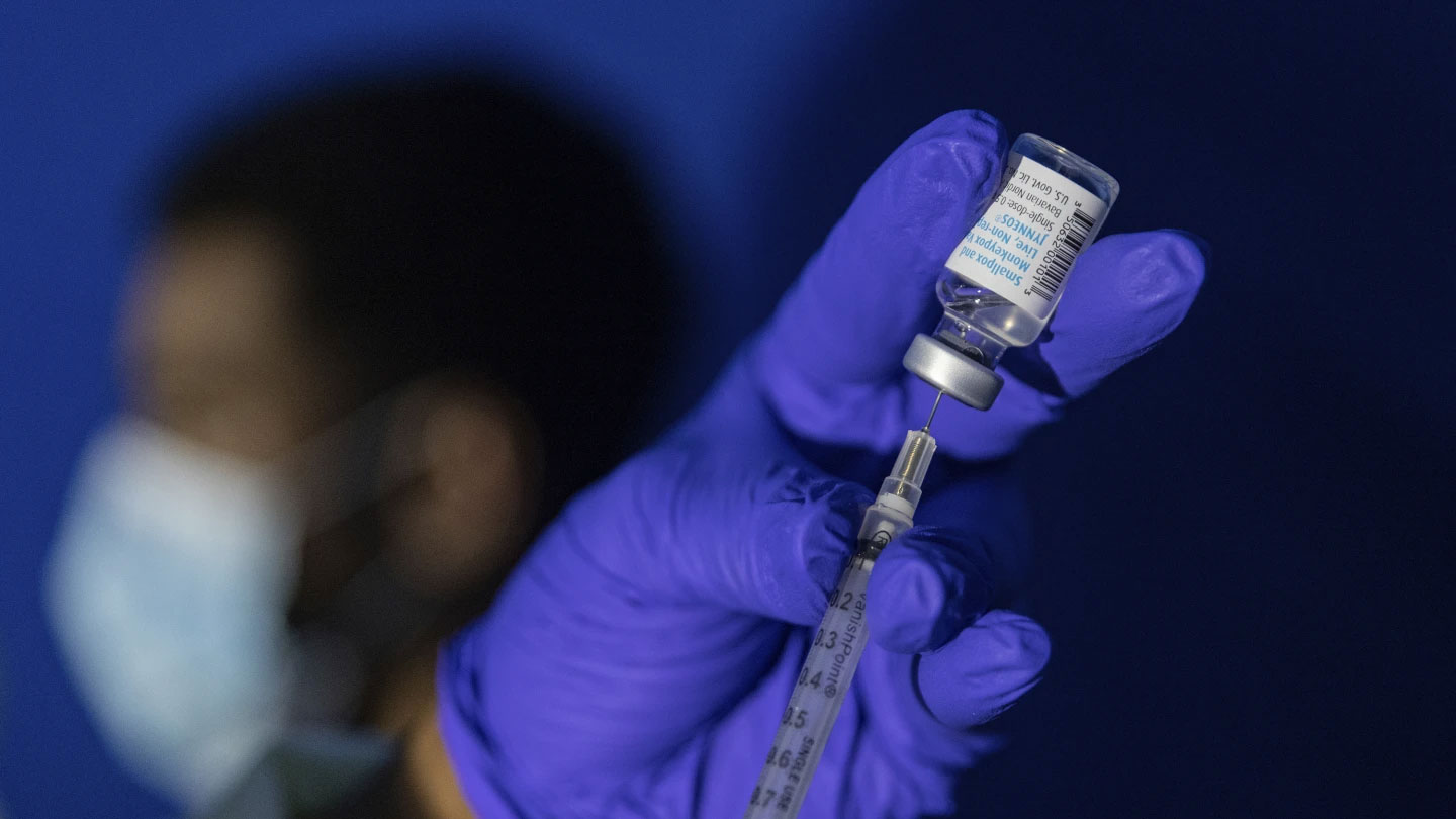 A family nurse practitioner prepares a syringe with the mpox vaccine for inoculating a patient at a vaccination site in the Brooklyn borough of New York, U.S., August 30, 2022. /AP file photo