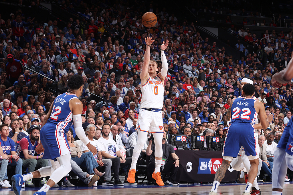 Donte DiVincenzo (#0) of the New York Knicks shoots in Game 6 of the NBA Eastern Conference first-round playoffs against the Philadelphia 76ers at the Wells Fargo Center in Philadelphia, Pennsylvania, May 2, 2024. /CFP