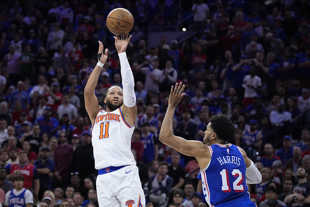 Jalen Brunson (#11) of the New York Knicks shoots in Game 6 of the NBA Eastern Conference first-round playoffs against the Philadelphia 76ers at the Wells Fargo Center in Philadelphia, Pennsylvania, May 2, 2024. /CFP