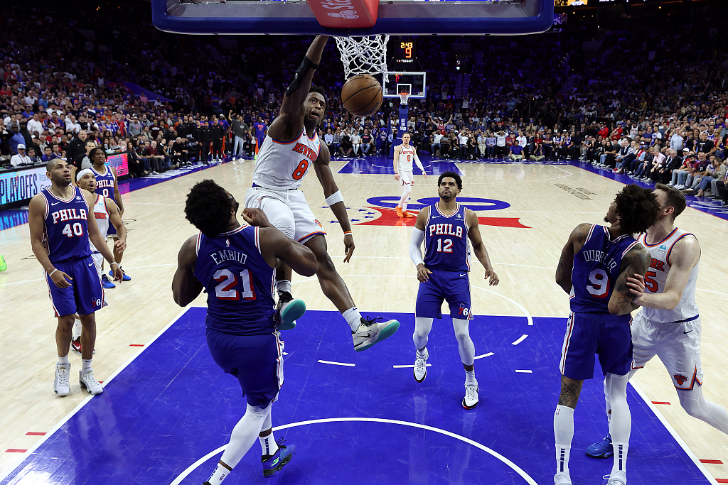 OG Anunoby (#8) of the New York Knicks dunks in Game 6 of the NBA Eastern Conference first-round playoffs against the Philadelphia 76ers at the Wells Fargo Center in Philadelphia, Pennsylvania, May 2, 2024. /CFP