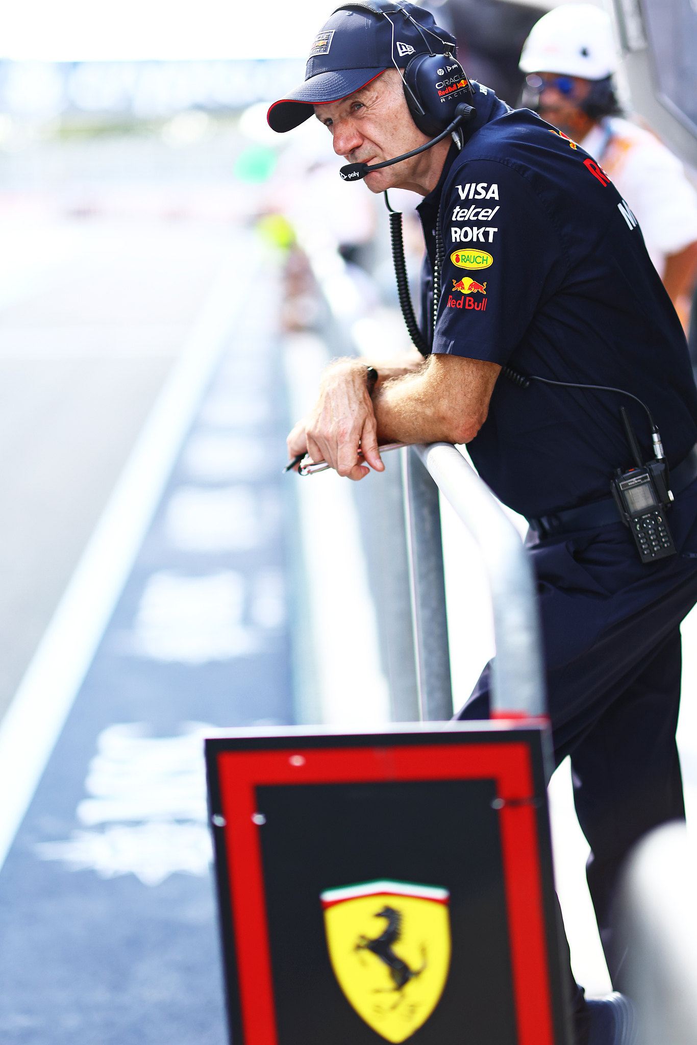 Adrian Newey looks on from the pitwall during sprint qualifying ahead of the F1 Grand Prix of Miami at Miami International Autodrome in Miami, U.S., May 3, 2024. /CFP