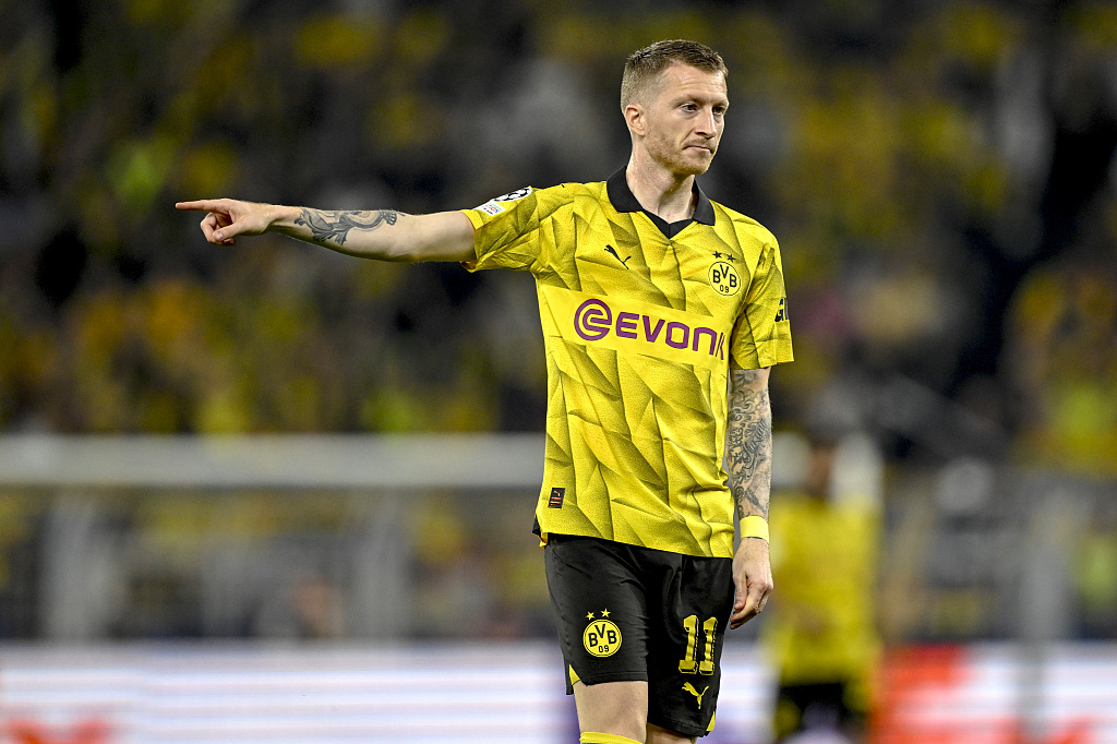 Marco Reus of Borussia Dortmund makes a gesture in the first-leg game of the UEFA Champions League semifinals against Paris Saint-Germain at Westfalenstadion in Dortmund, Germany, May 1, 2024. /CFP