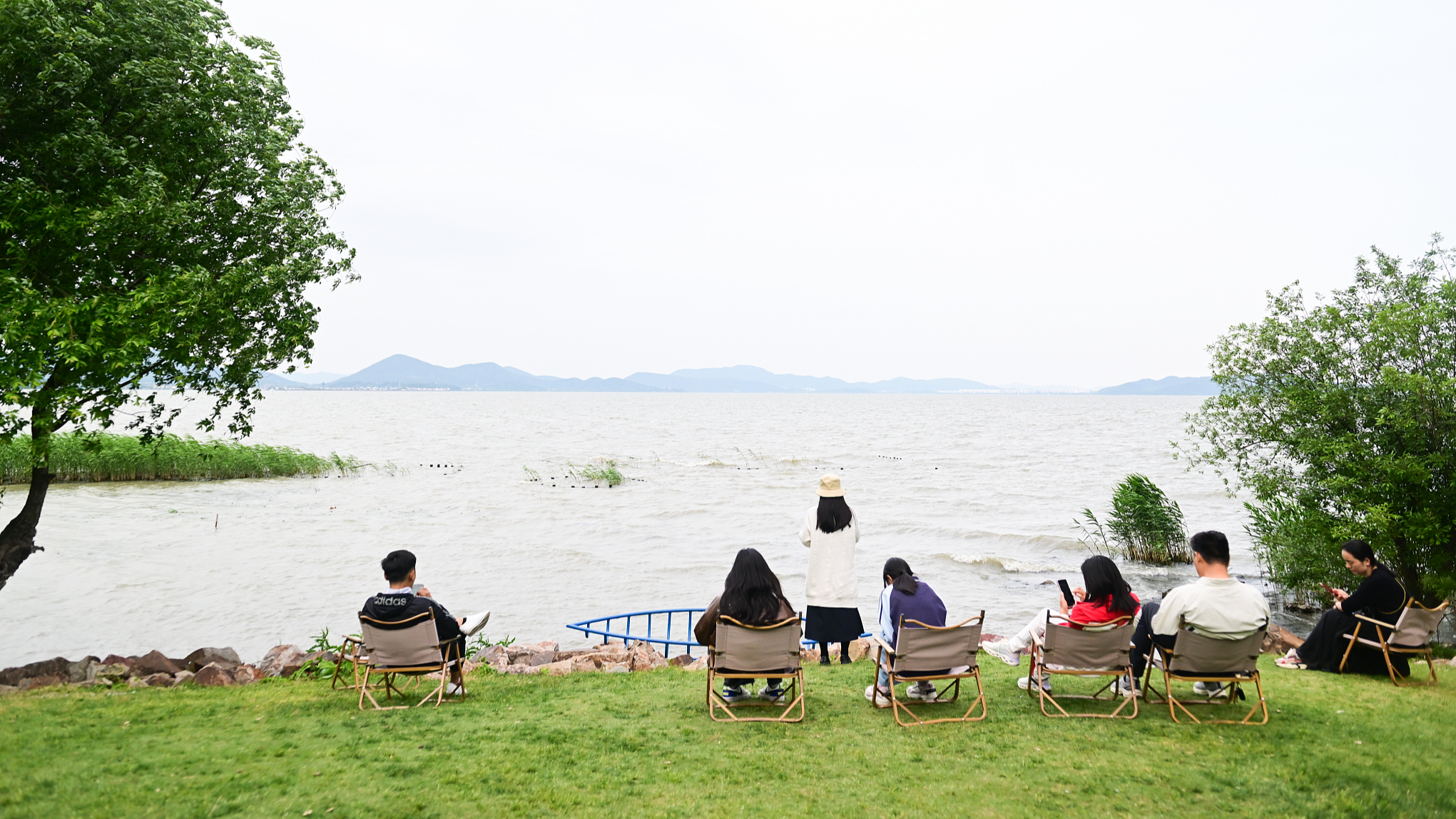 People enjoy the natural scenery at a county in Suzhou City, east China's Jiangsu Province, May 3, 2024. /CFP