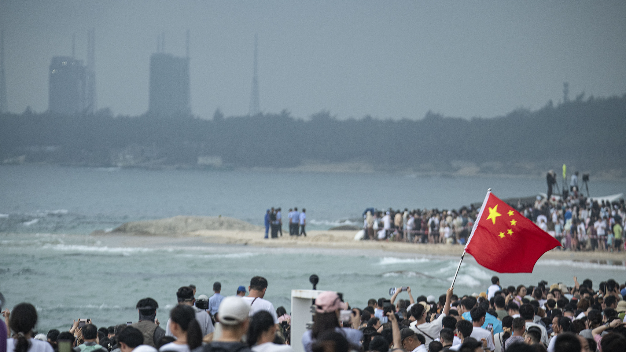 People wait for the launch of Chang'e-6 lunar probe, Wenchang City, Hainan Province, May 3, 2024. /CFP