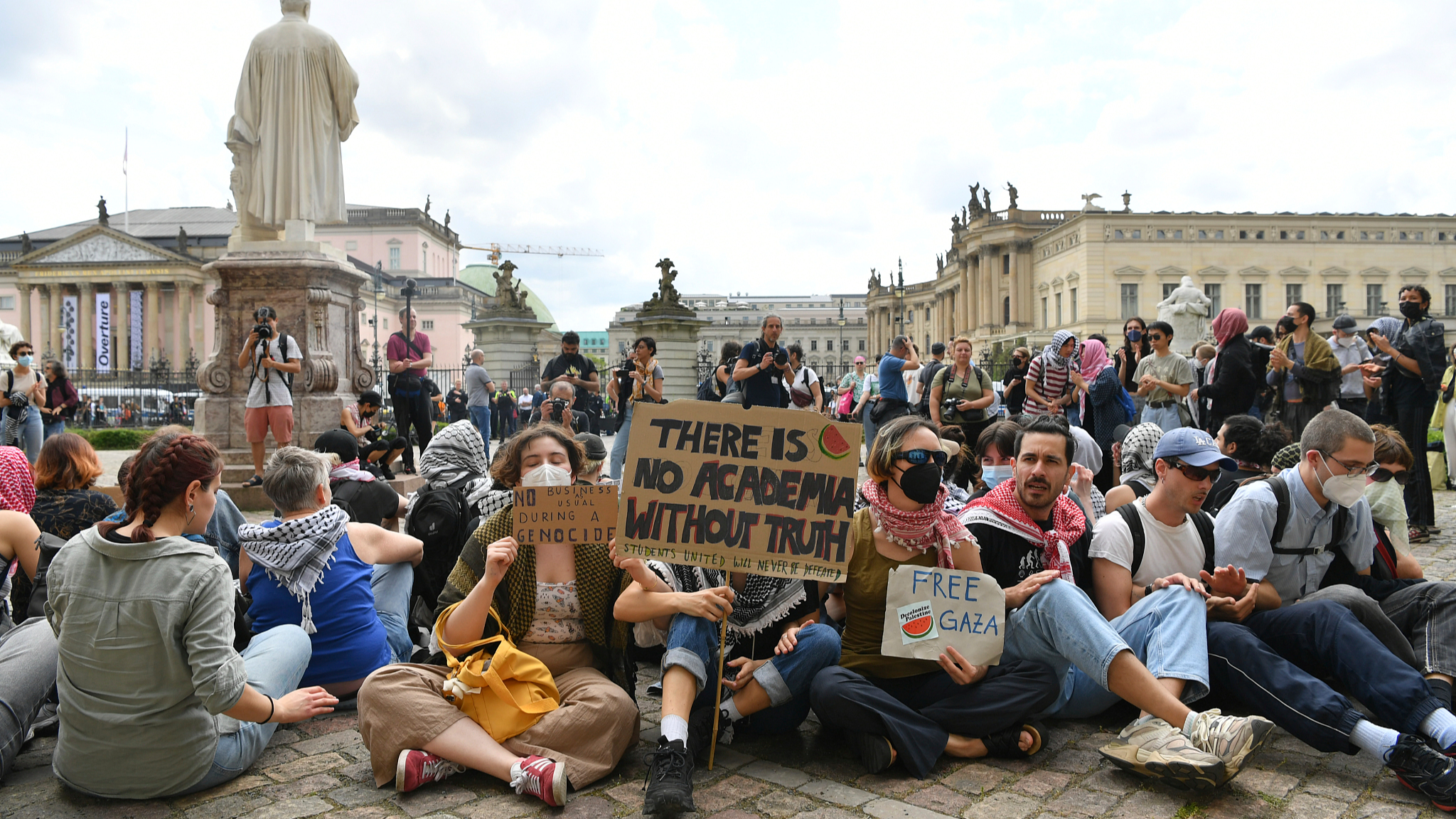 Pro-Palestinian students protest against the conflict in the Gaza Strip on the grounds of Humboldt University, Berlin, Germany, May 3, 2024. /CFP