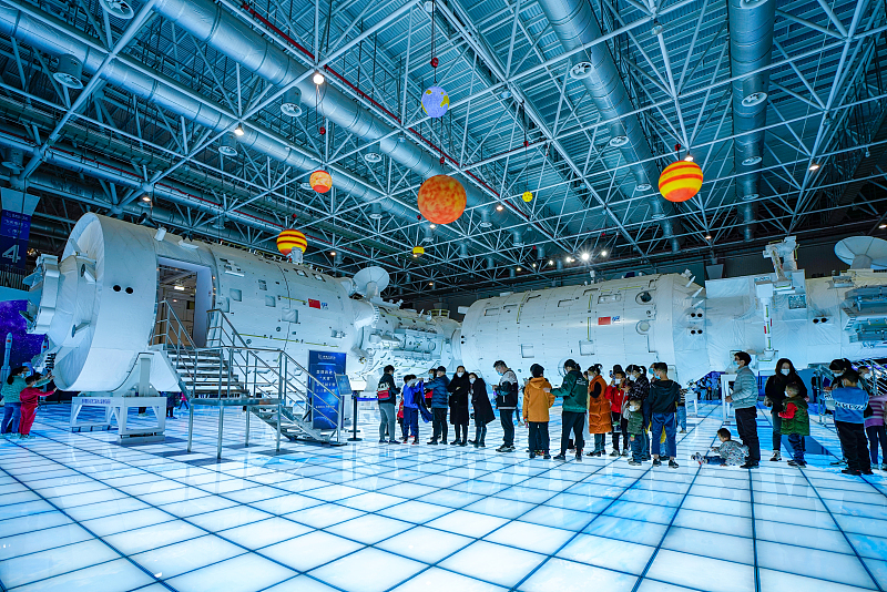 Visitors queue for an immersive experience at Zhuhai Aerospace Land, Zhuhai City, Guangdong Province. /CFP