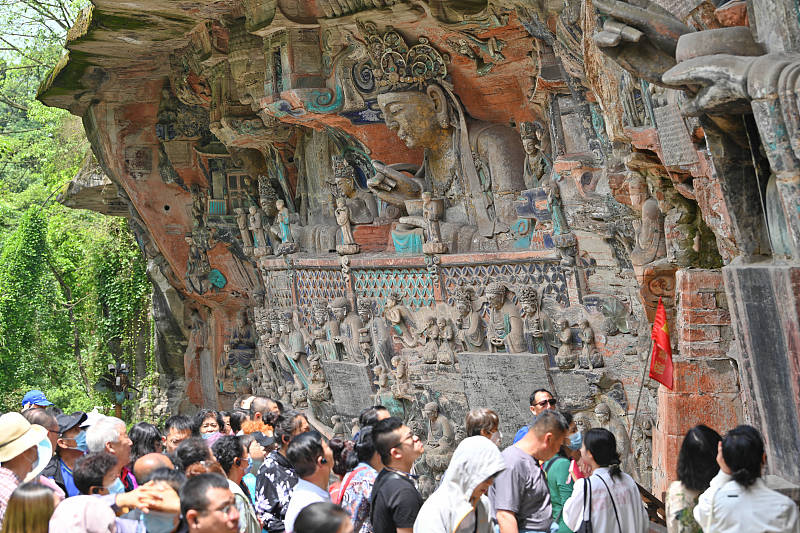 People visit the Dazu Rock Carvings scenic spot in Dazu District, Chongqing Municipality. /CFP