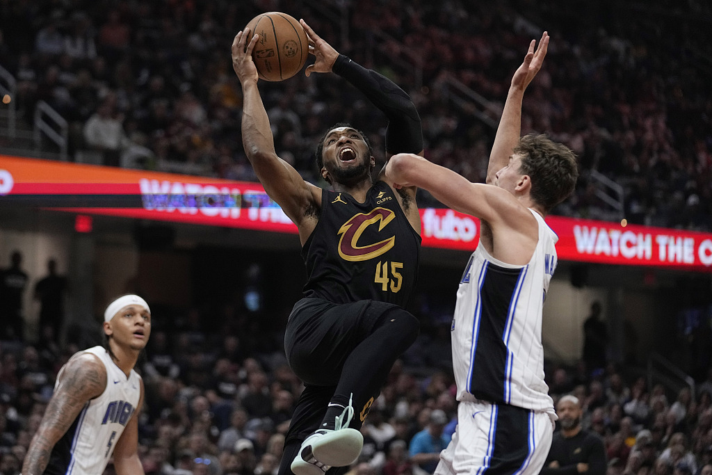 Donovan Mitchell (#45) of the Cleveland Cavaliers drives toward the rim in Game 7 of the NBA Eastern Conference first-round playoffs against the Orlando Magic at the Rocket Mortgage FieldHouse in Cleveland, Ohio, May 5, 2024. /CFP
