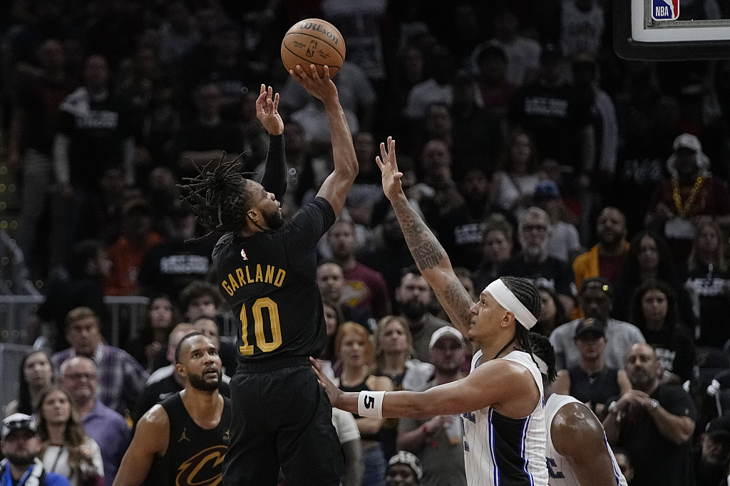 Darius Garland (#10) of the Cleveland Cavaliers shoots in Game 7 of the NBA Eastern Conference first-round playoffs against the Orlando Magic at the Rocket Mortgage FieldHouse in Cleveland, Ohio, May 5, 2024. /CFP