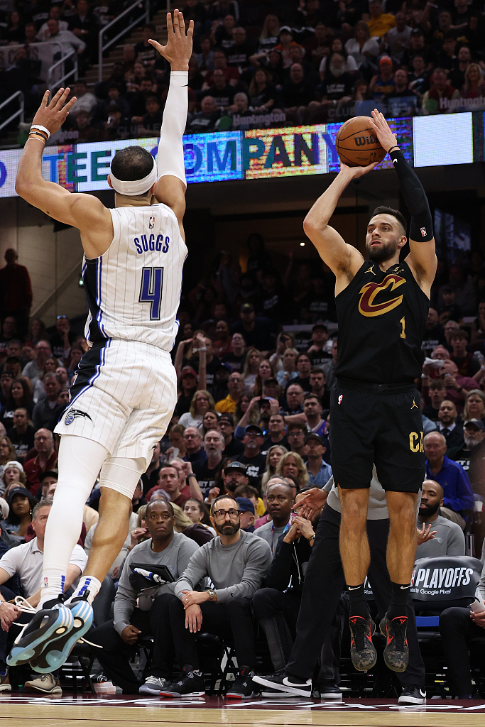 Max Strus (#1) of the Cleveland Cavaliers shoots in Game 7 of the NBA Eastern Conference first-round playoffs against the Orlando Magic at the Rocket Mortgage FieldHouse in Cleveland, Ohio, May 5, 2024. /CFP