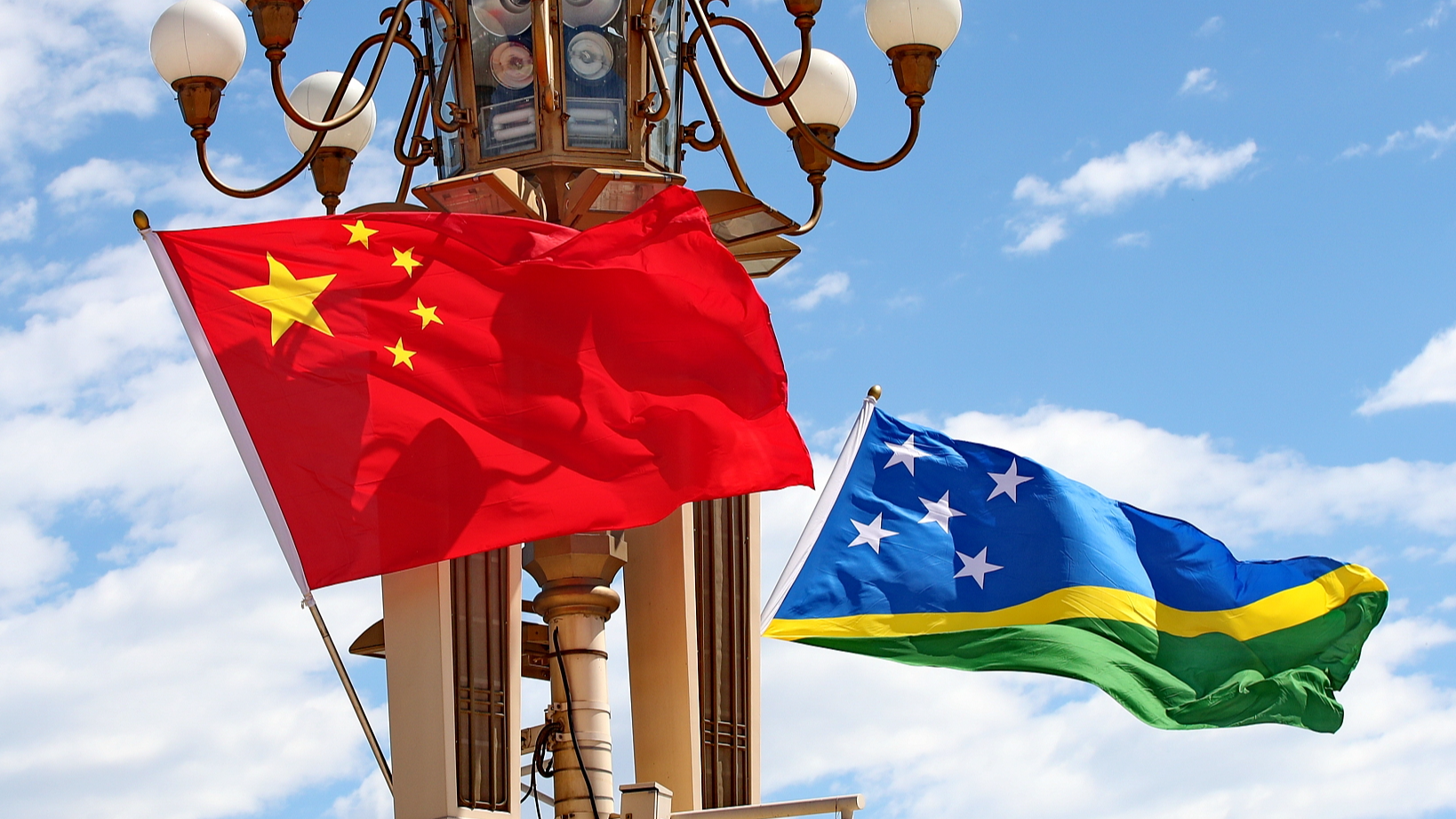 National flags of China and the Solomon Islands. /CFP