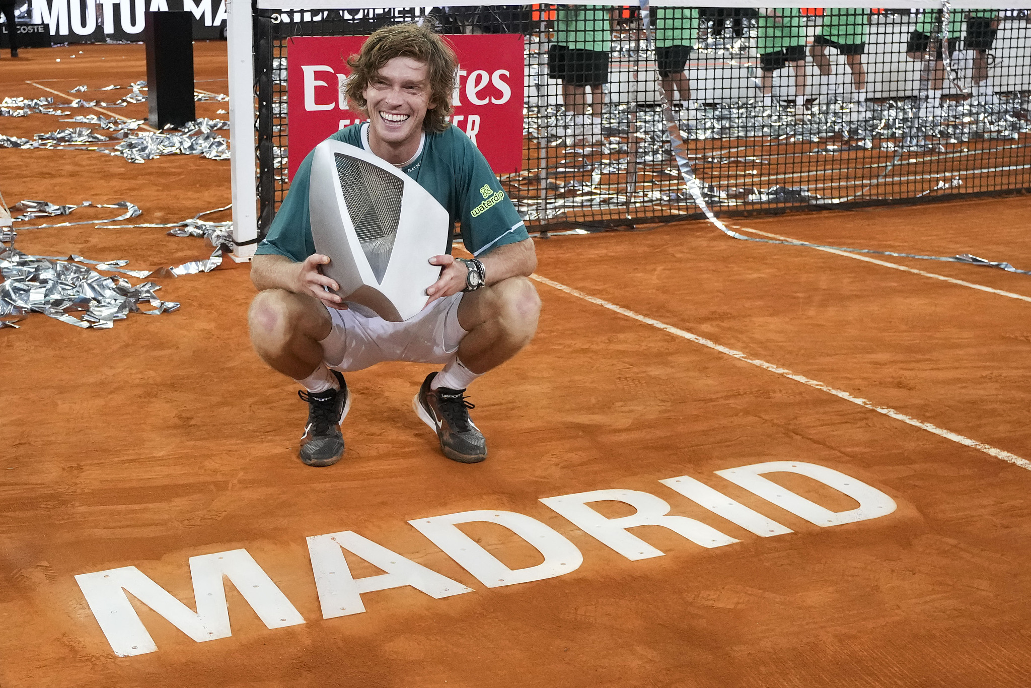 Andrey Rublev of Russia holds his trophy after winning the Madrid Open men's singles title in Madrid, Spain, May 5, 2024. /CFP
