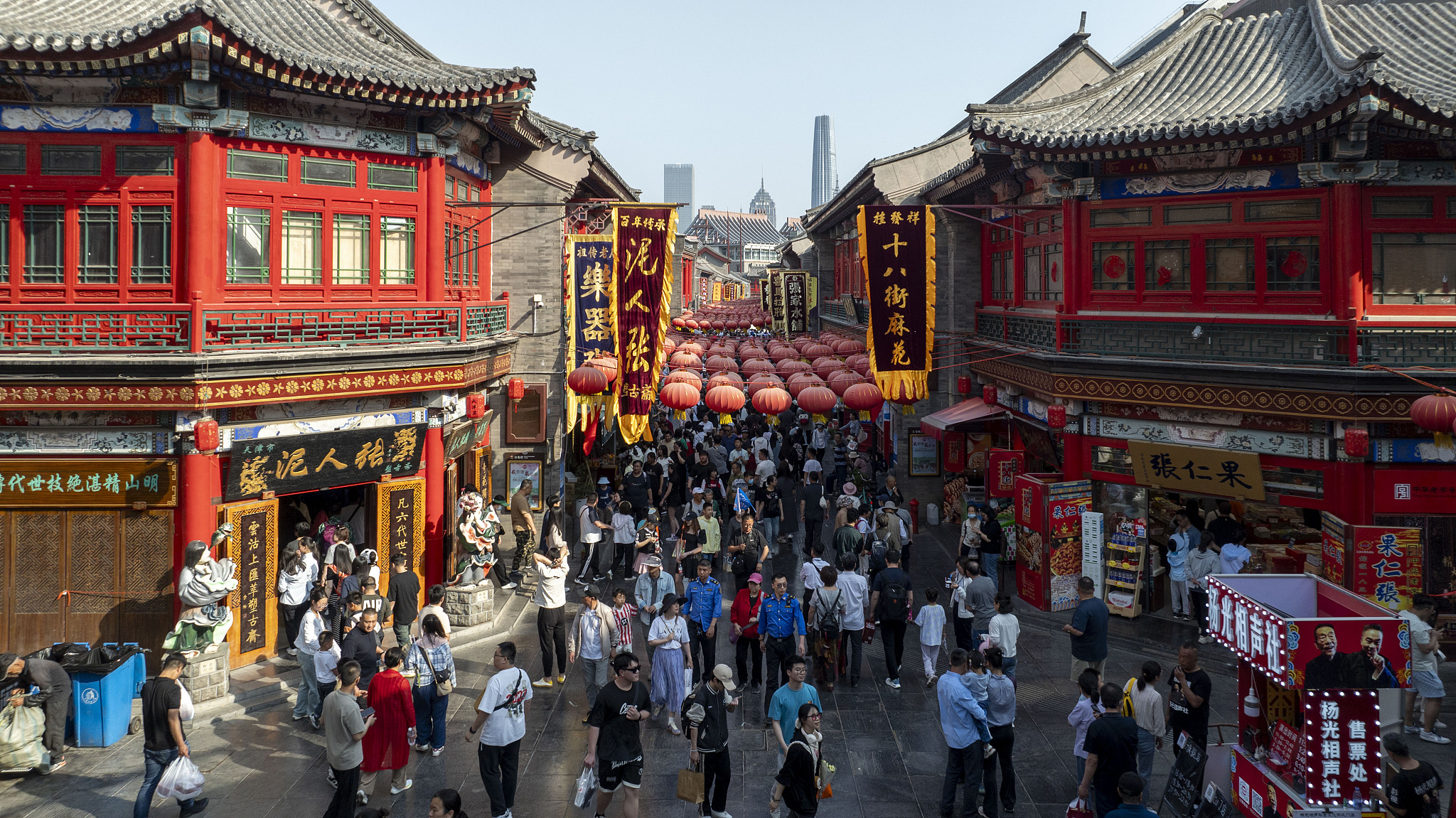 A crowd gathered in the Tianjin Ancient Culture Street, Tianjin, May 3, 2024. /CFP 