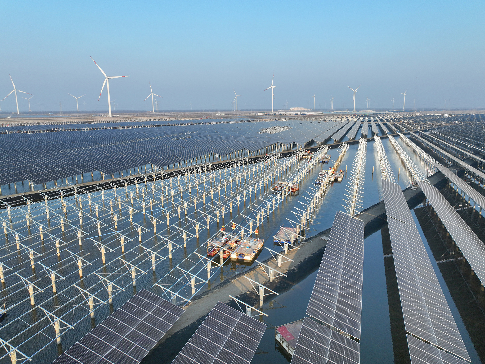 Fish-light complementary photovoltaic power generation project under construction in Nantong, Jiangsu, February 20, 2023. /CFP