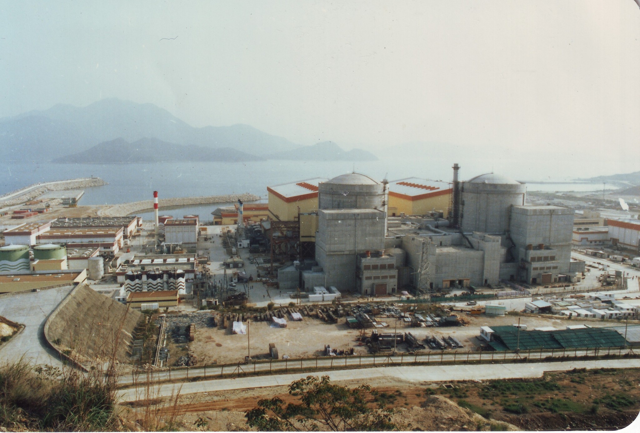 The Daya Bay Nuclear Power Plant is under construction in Shenzhen City, south China's Guangdong Province, 1992. /CFP file photo