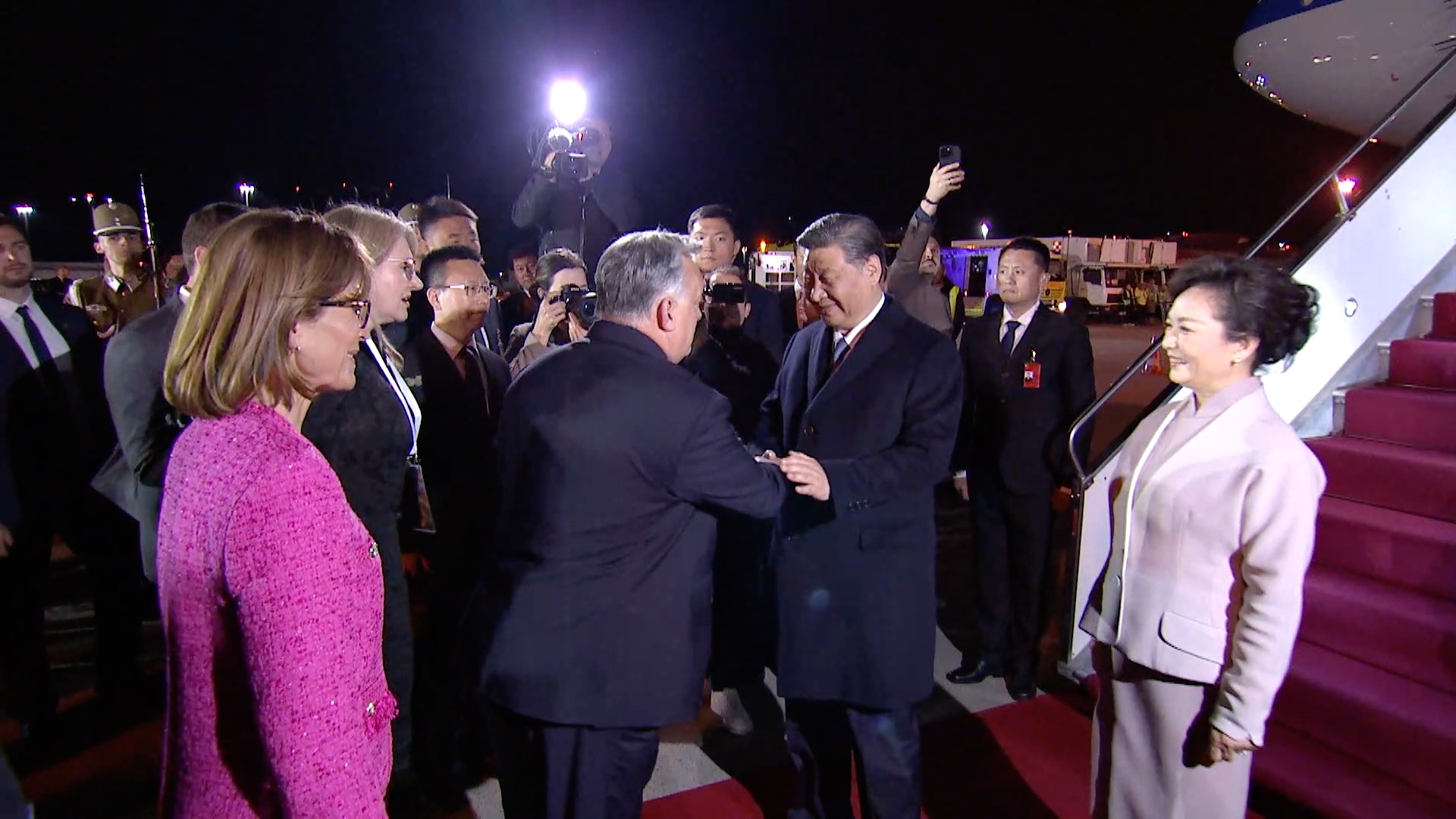 Hungarian PM and his wife greet Chinese President Xi at airport