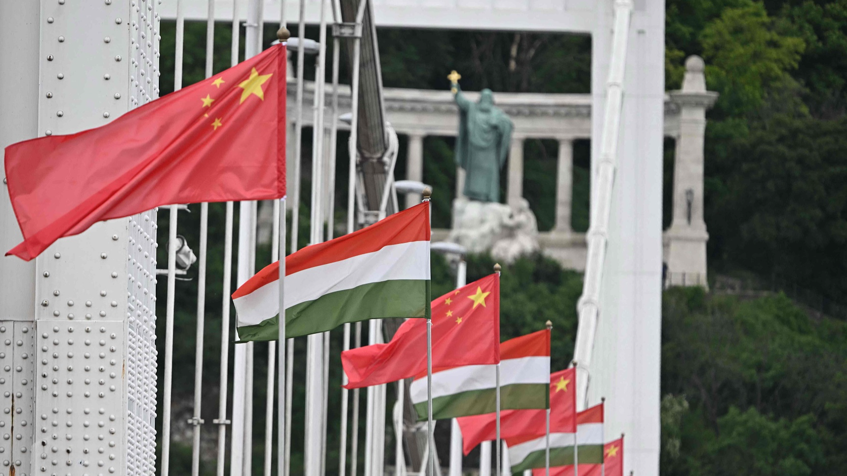 Live: Special coverage of welcome ceremony for Xi's visit to Hungary