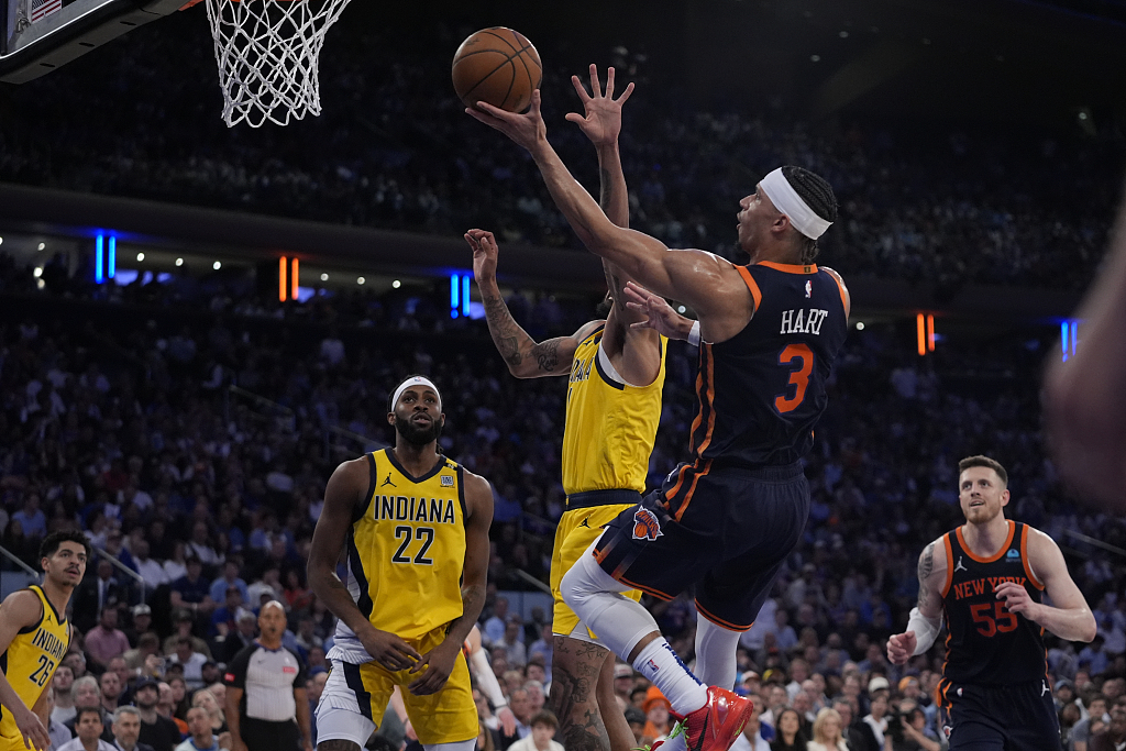 Josh Hart (#3) of the New York Knicks drives toward the rim in Game 2 of the NBA Eastern Conference semifinals against the Indiana Pacers at Madison Square Garden in New York City, May 8, 2024. /CFP