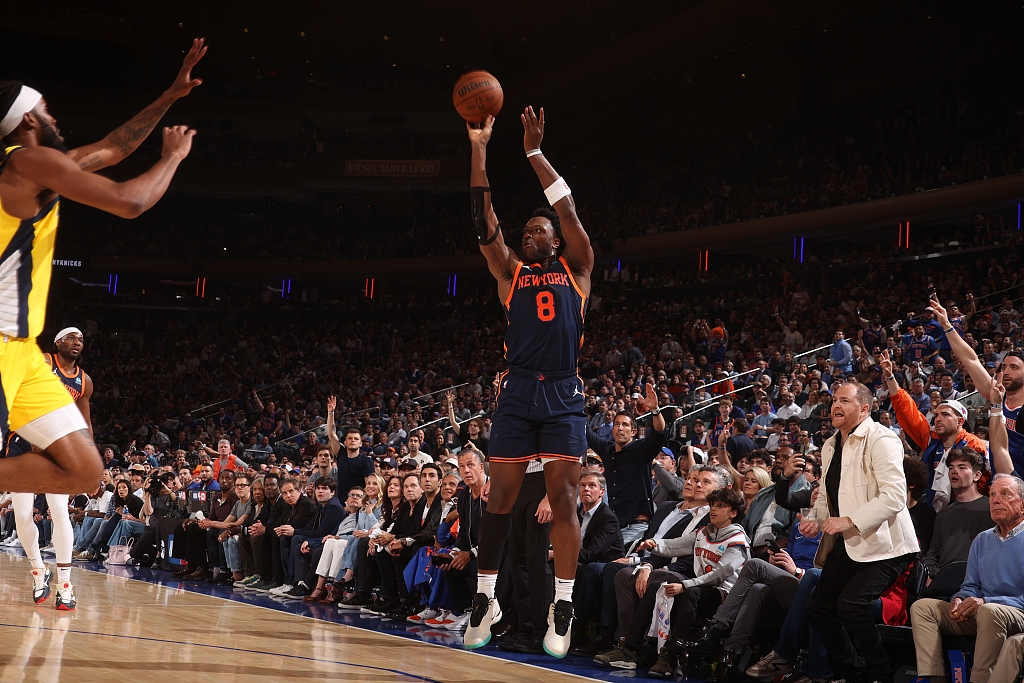 OG Anunoby (#8) of the New York Knicks shoots in Game 2 of the NBA Eastern Conference semifinals against the Indiana Pacers at Madison Square Garden in New York City, May 8, 2024. /CFP