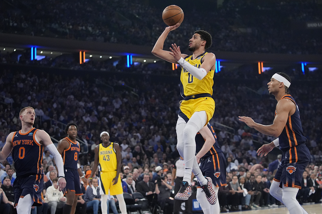 Tyrese Haliburton (#0) of the Indiana Pacers shoots in Game 2 of the NBA Eastern Conference semifinals against the New York Knicks at Madison Square Garden in New York City, May 8, 2024. /CFP