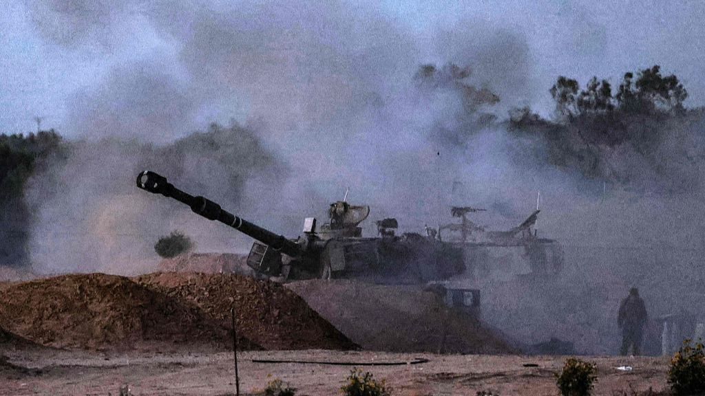 An Israeli mobile artillery unit fires a shell from a border position in southern Israel toward the Gaza Strip, May 8, 2024. /CFP
