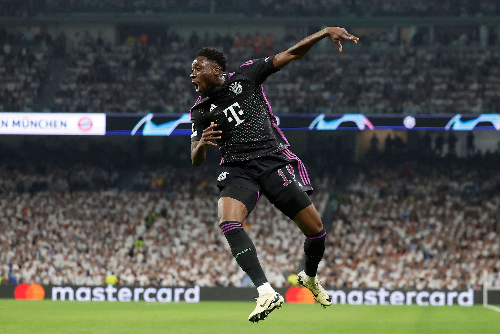 Bayern Munich Alphonso Davies reacts after scoring his team's first goal during their clash with Real Madrid at Estadio Santiago Bernabeu in Madrid, Spain, May 8, 2024. /CFP