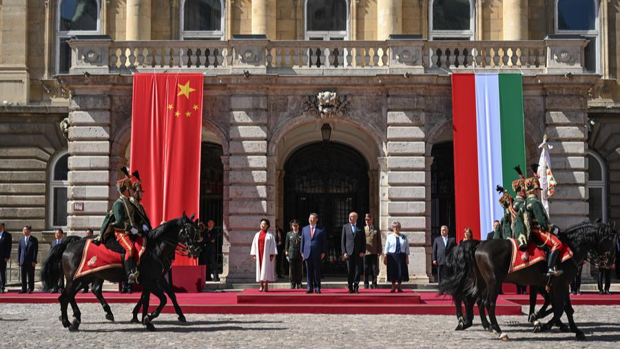 Chinese President Xi Jinping attends a welcome ceremony jointly held by Hungarian President Tamas Sulyok and Prime Minister Viktor Orban in Budapest, Hungary, May 9, 2024. /Xinhua