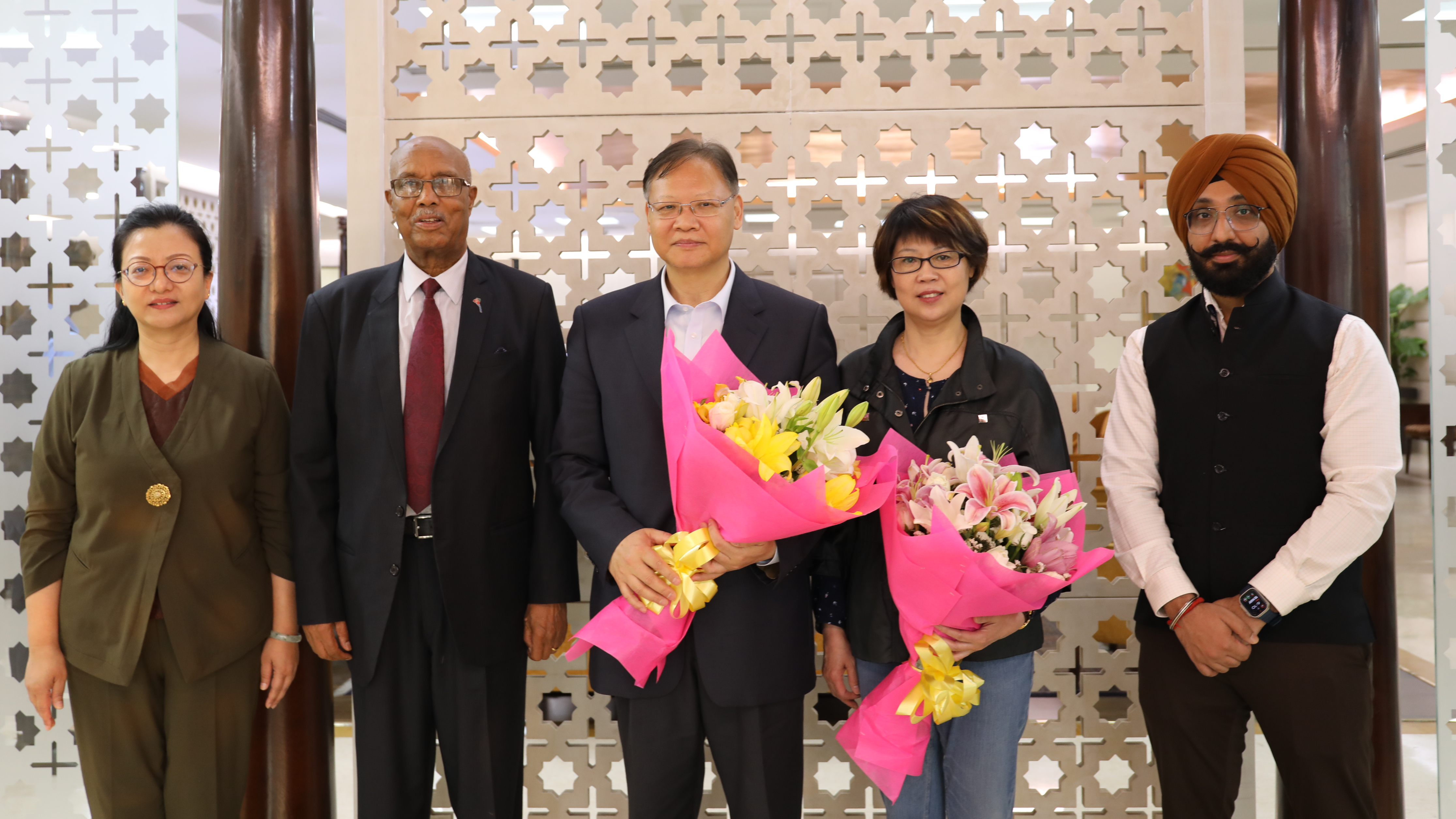 Chinese Ambassador to India Xu Feihong (C) arrives in New Delhi, India, May 10, 2024. /Chinese Embassy in India