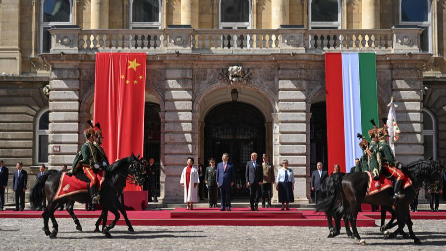 Chinese President Xi Jinping attends a welcome ceremony jointly held by Hungarian President Tamás Sulyok and Prime Minister Viktor Orbán in Budapest, Hungary, May 9, 2024. /Xinhua