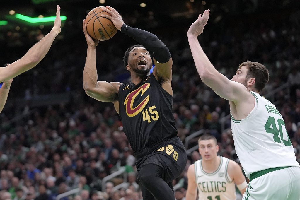 Donovan Mitchell (#45) of the Cleveland Cavaliers shoots against the Boston Celtics during their Game 2 of NBA playoff series in Boston, U.S., May 9, 2024. /CFP