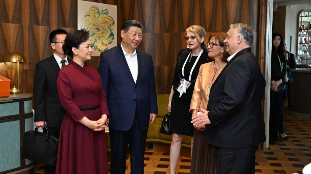 Chinese President Xi Jinping and his wife Peng Liyuan attend a farewell event at the invitation of Hungarian Prime Minister Viktor Orban and his wife Aniko Levai in Budapest, Hungary, May 10, 2024. /Xinhua