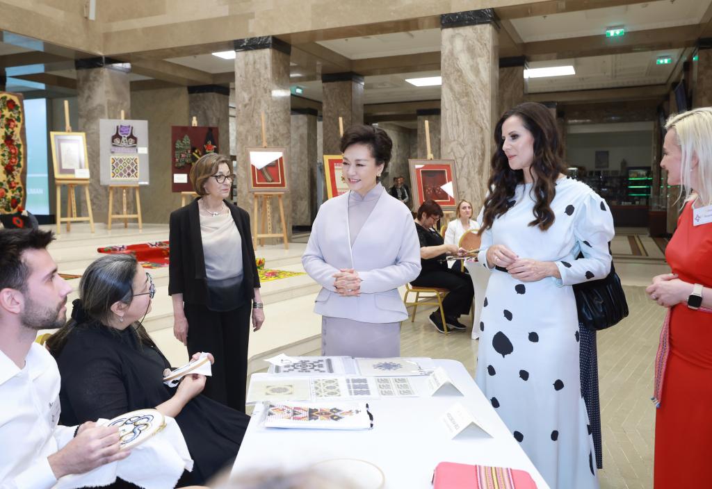 Peng Liyuan, wife of Chinese President Xi Jinping, visits the National Museum of Serbia with Tamara Vucic, wife of Serbian President Aleksandar Vucic, in Belgrade on May 8, 2024. /Xinhua