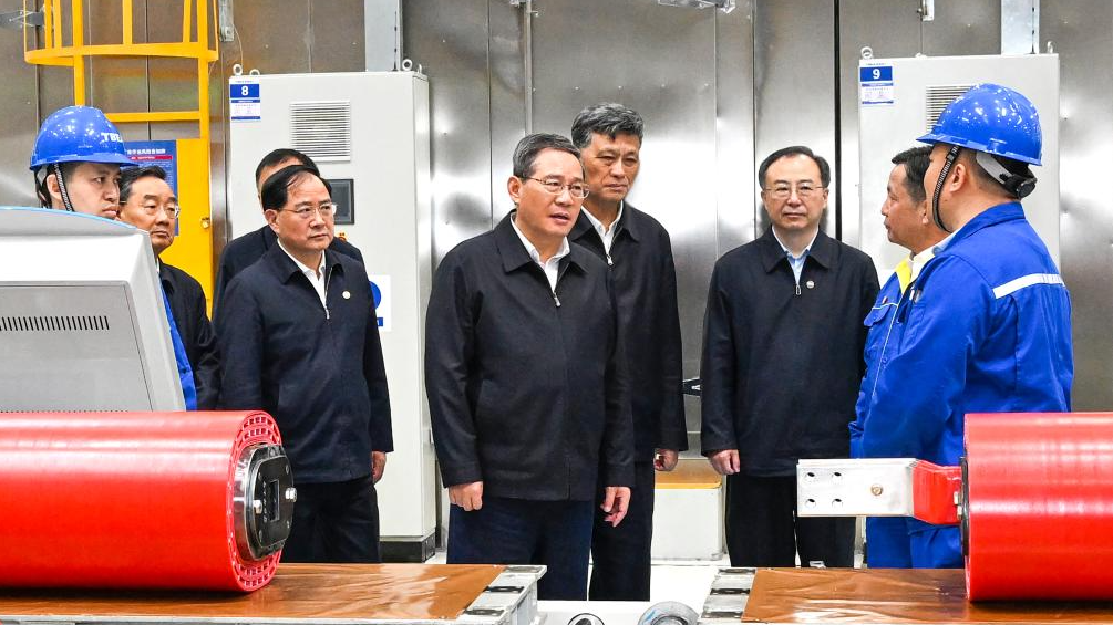 Chinese Premier Li Qiang visits a local company in northwest China's Xinjiang Uygur Autonomous Region, May 8, 2024./Xinhua 
