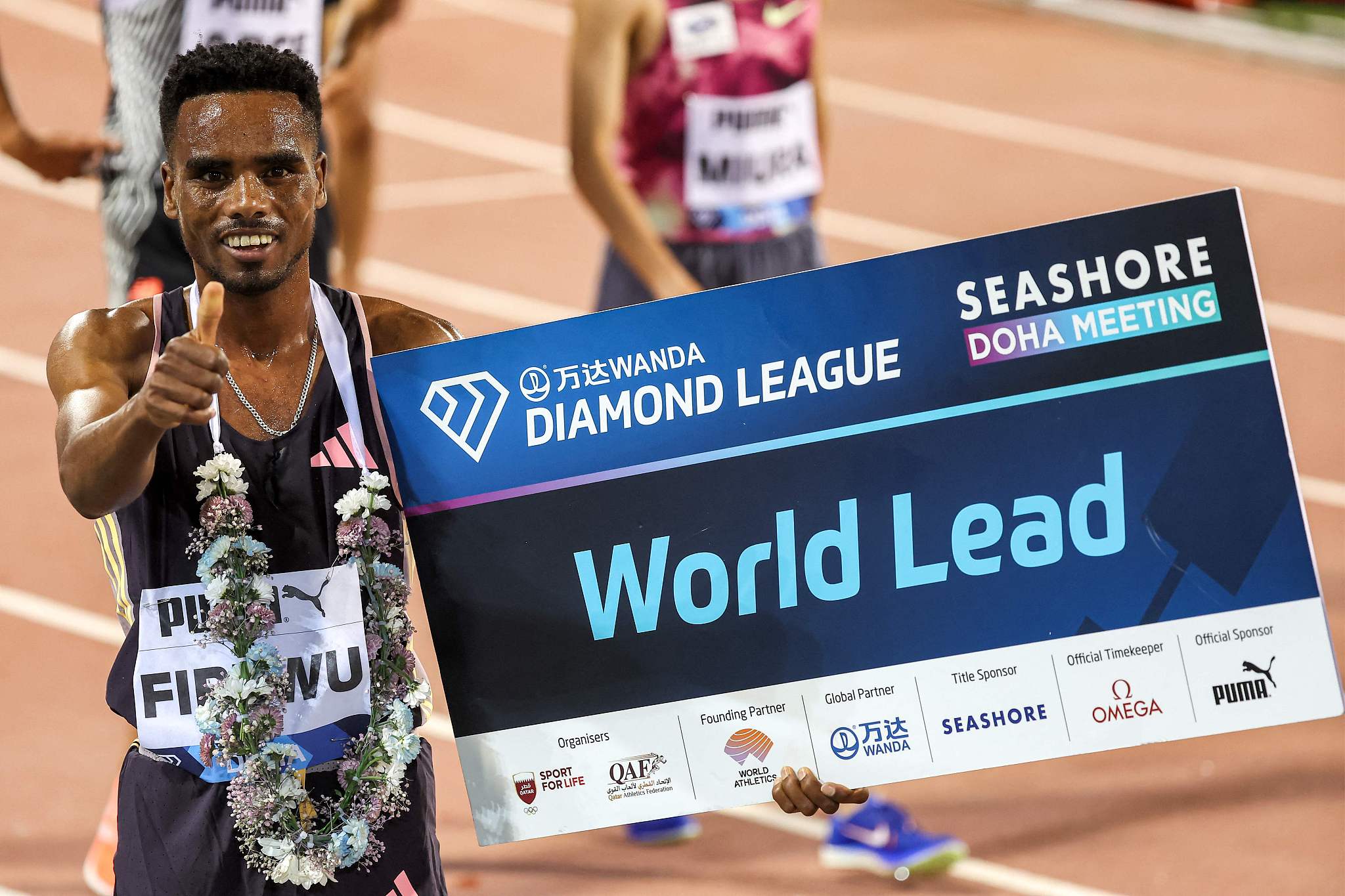 Ethiopia's Samuel Firewu celebrates after achieving a new world lead record and finishing first in the men's 3000m steeplechase final in Doha, Qatar, May 10, 2024. /CFP