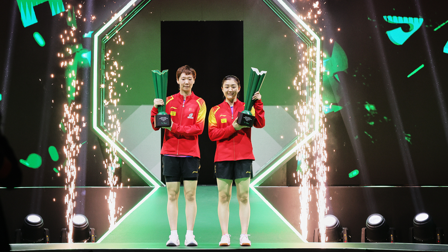 Wang Manyu (L) and Chen Meng celebrate winning the women's doubles title at WTT Saudi Smash in Jeddah, Saudi Arabia, May 10, 2024. /CFP