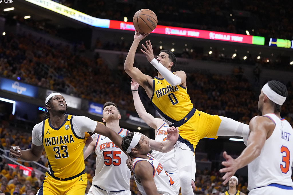 Tyrese Haliburton (#0) of the Indiana Pacers drives toward the rim in Game 3 of the NBA Eastern Conference semifinals against the New York Knicks at Gainbridge Fieldhouse in Indianapolis, Indiana, May 10, 2024. /CFP