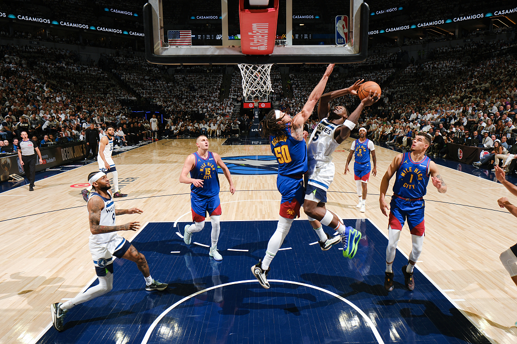 Aaron Gordon (#50) of the Denver Nuggets contests a shot by Anthony Edwards of the Minnesota Timberwolves in Game 3 of the NBA Western Conference semifinals at the Target Center in Minneapolis, Minnesota, May 10, 2024. /CFP