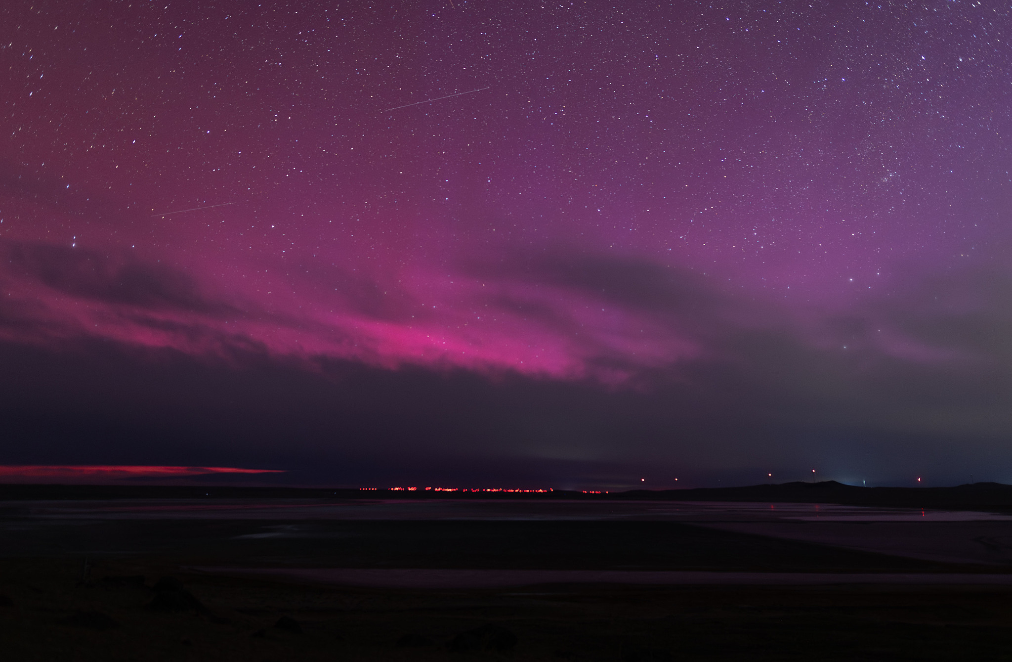 A magenta aurora appears over Xilinhot City, Inner Mongolia Autonomous Region, May 11, 2024. /CFP