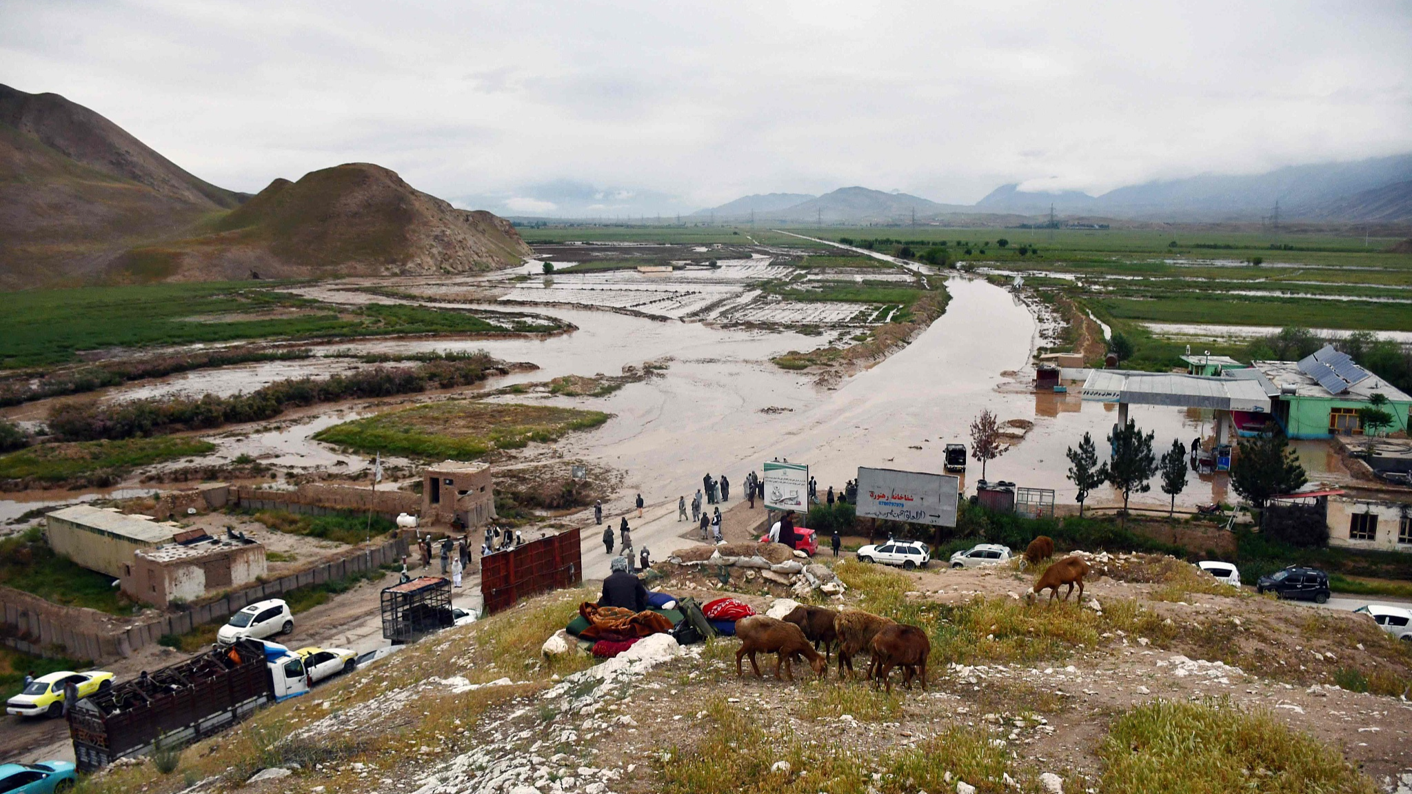 Flash floods kill over 300 people in northern Afghanistan, UN says